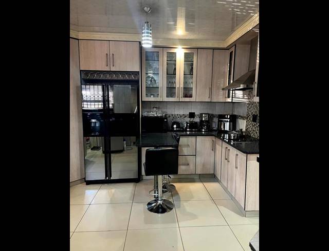 3 BEDROOM HOUSE FOR SALE IN EVATON WEST